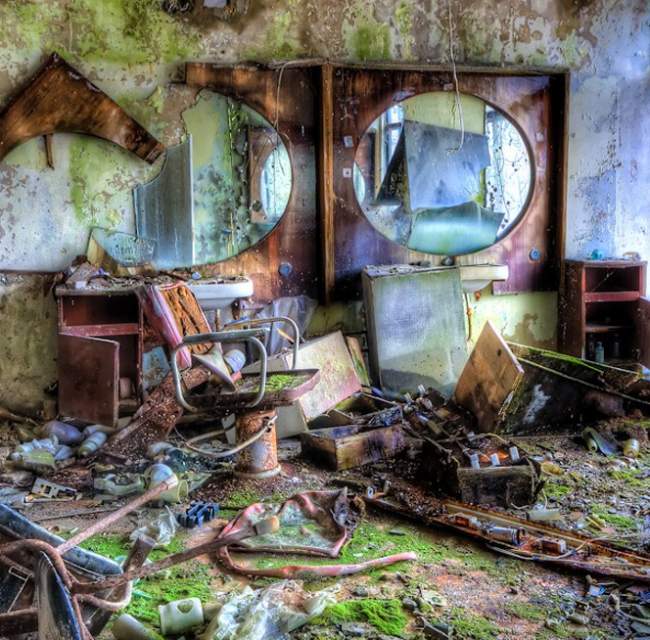 Name:  17-Abandoned-Barber-Shop-in-Chernobyls-Ghost-Town.jpg
Views: 1810
Size:  80.3 KB
